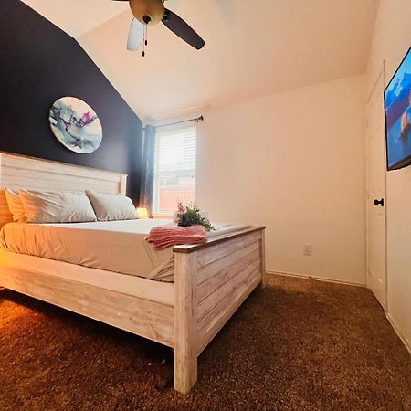 Work, Play & Stay King Bed With Foosball! Aubrey Exterior foto