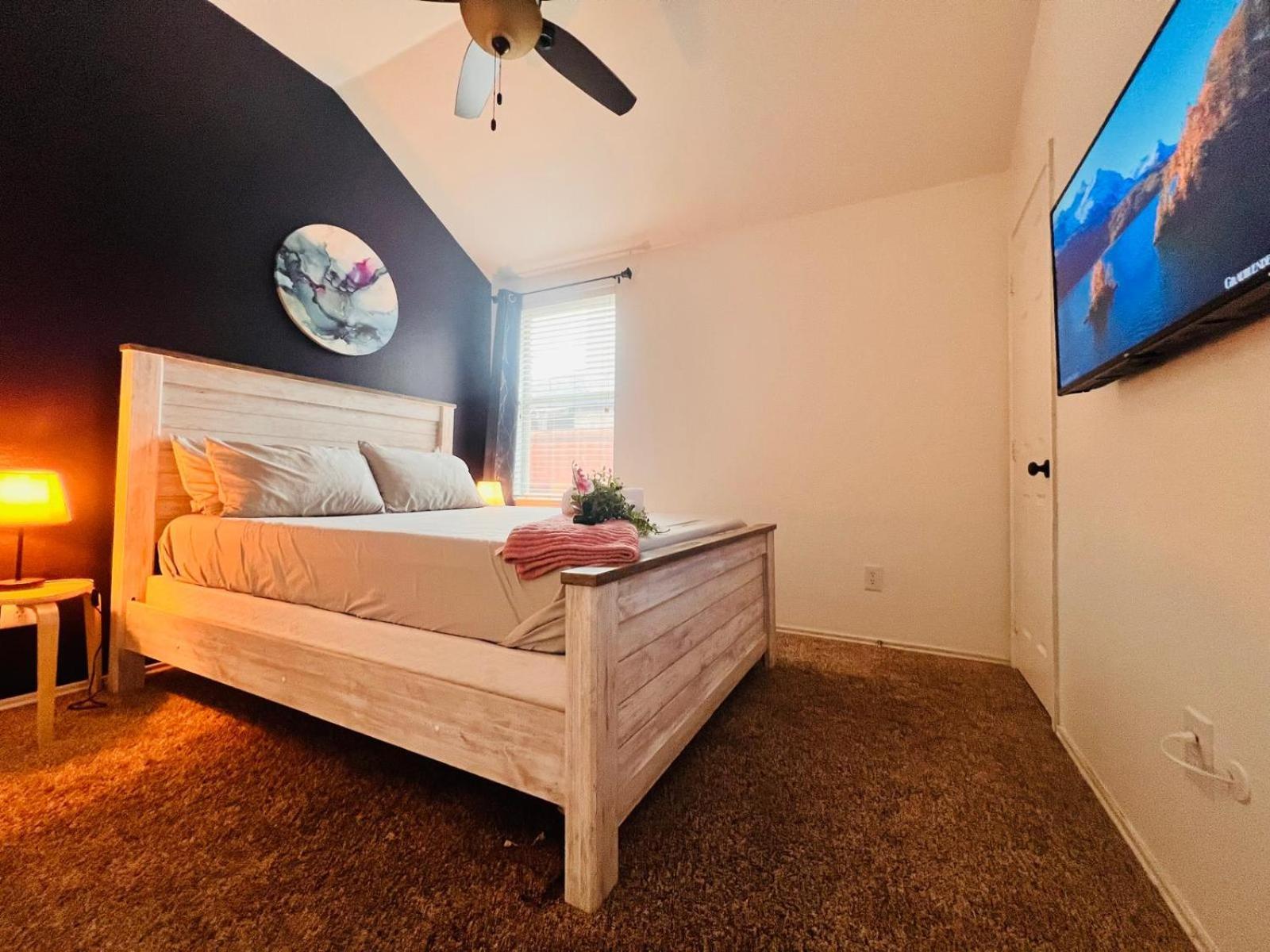 Work, Play & Stay King Bed With Foosball! Aubrey Exterior foto