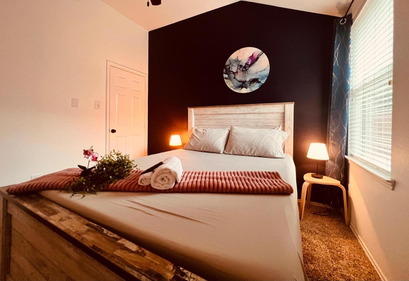 Work, Play & Stay King Bed With Foosball! Aubrey Exterior foto
