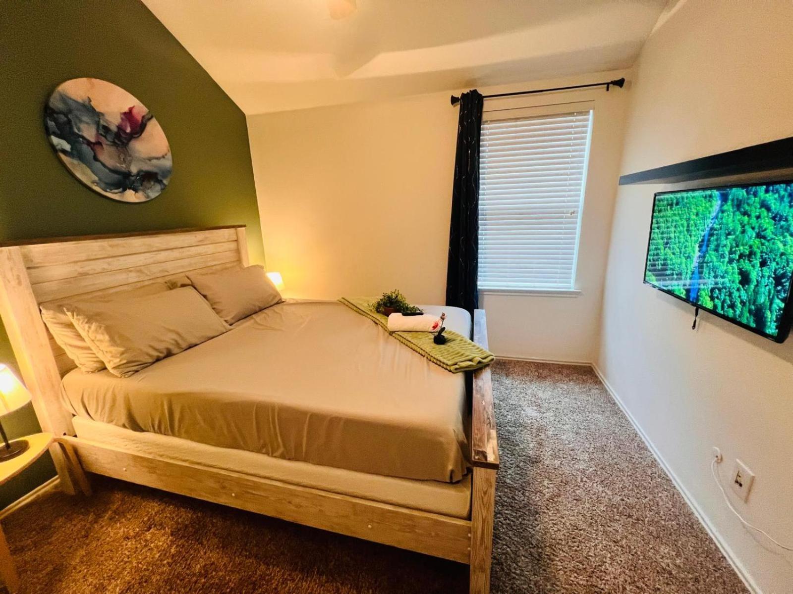 Work, Play & Stay King Bed With Foosball! Aubrey Exterior foto